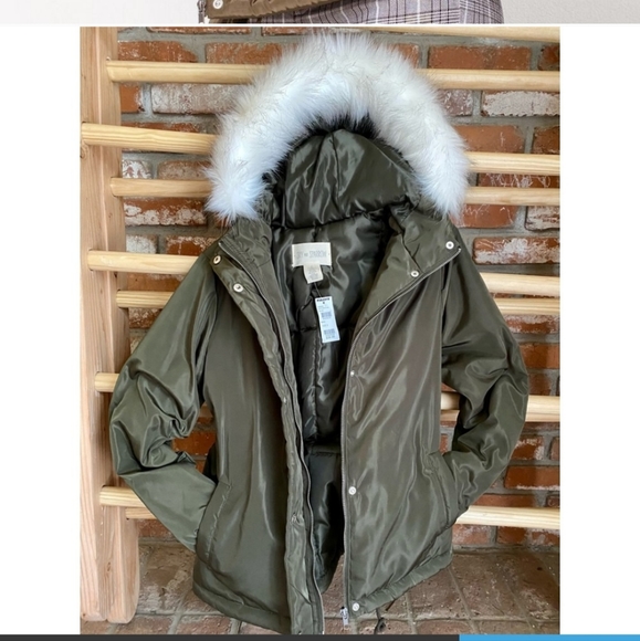 Sky n sparrow windbreaker with fur hood 😍 - Picture 2 of 8